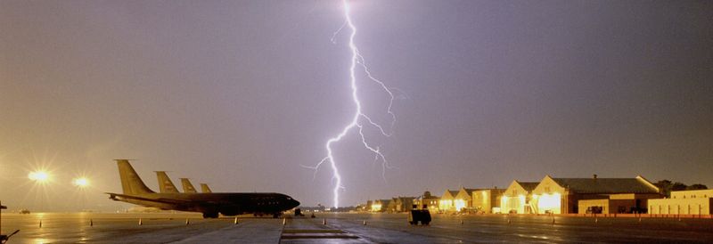 Da OEMs mit Komposit-Komponenten und -Strukturen Leichtbauteile für Flugzeuge gestalten und bauen, gewinnen nutzerfreundliche und geklebte Reperaturlösungen für die Betreiber von Fluggesellschaften und MROs an Bedeutung.