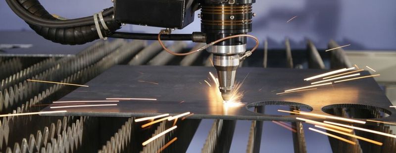 Bild 1: Ein neuer Ritzel-Zahnstangenantrieb sorgt in der Laserschneidanlage für eine maximale Lineargeschwindigkeit von 110 m/min.