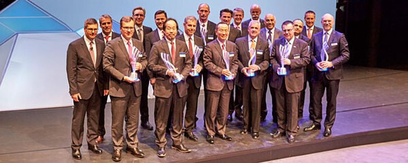 Daimler zeichnete vor rund 450 Gästen im Mercedes-Benz Center in Stuttgart die zehn besten Zulieferer mit dem Daimler Supplier Award 2014 aus.