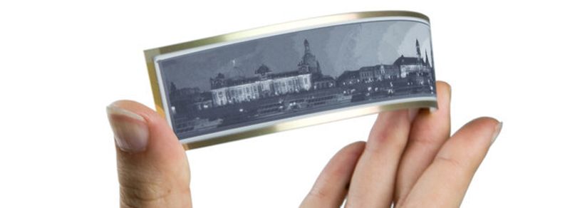 Plastic Logic Germany zeigt ein flexibles elektrophoretisches Display (EPD) in Form eines Armreifs