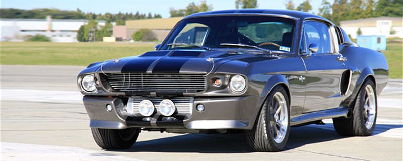 Sie war das Highlight im Film „Nur noch 60 Sekunden“ – Eleanor. Zumindest im Drehbuch handelte es sich dabei um einen Shelby Mustang GT 500. Für Filmfans sind jetzt Nachbauten des Kultwagens möglich.