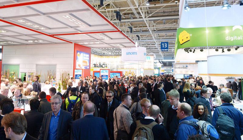 Auf der CeBIT im vergangenen Jahr; wer sich als Bewerber für einen neuen Job abheben möchte, braucht vielleicht ein paar gute Tipps oder Fotos und gute Kontakte.