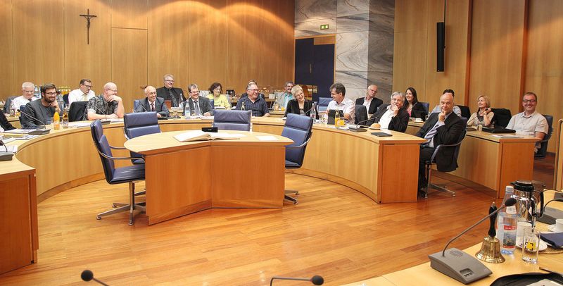 Der Tuttlinger Gemeinderat nutzt für seine Sitzungen iPads und spart dadurch Papier und Zeit