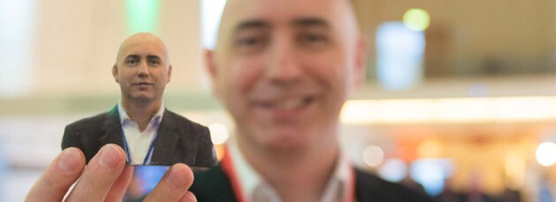 3-D-Druck jetzt auch farbig und fotorealistisch: Dr. Conor MacCormack, Mitbegründer und CEO von Mcor Technologies, einmal aus Papier und einmal in echt.