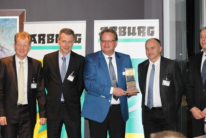Smiling faces upon receipt of the Arburg energy efficiency award 2015: ARaymond representatives Jürgen Trefzer, François Raymond, Arburg Managing Partner Michael Hehl, Dominique Roullet-Revol and Tomas Cerman (from left to right).