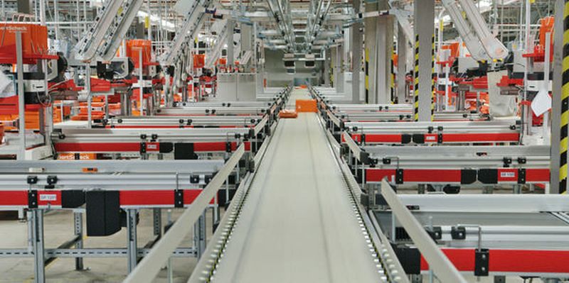 In dem Lager befinden sich mehr als 3 Mio. Teile mit 140.000 Varianten auf 80.000 m² Logistikfläche.