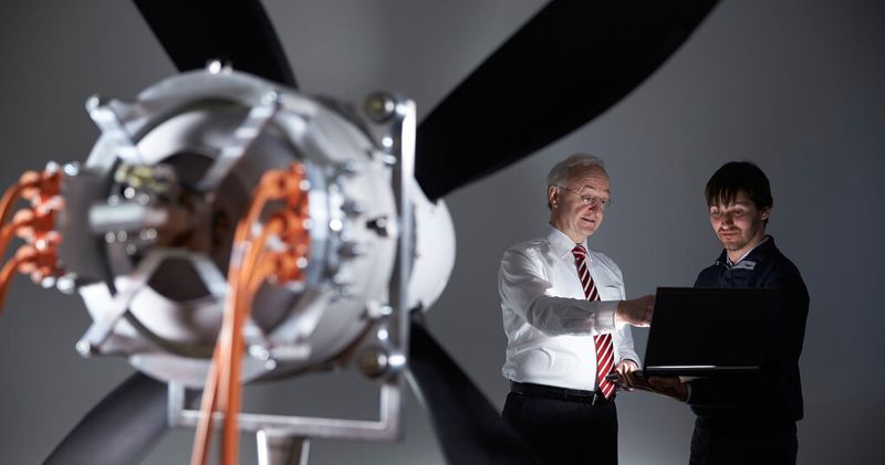 Dank seines Rekord-Leistungsgewichtes können nun erstmals auch größere Flugzeuge mit Startgewichten von bis zu zwei Tonnen elektrisch angetrieben werden.