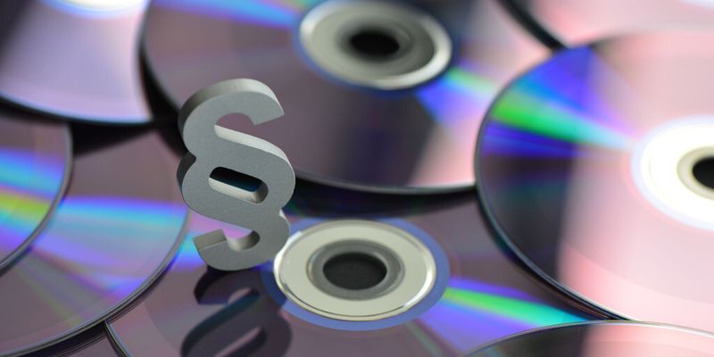 Unter anderem das Urheberrechtsgesetz regelt den Umgang mit Software.