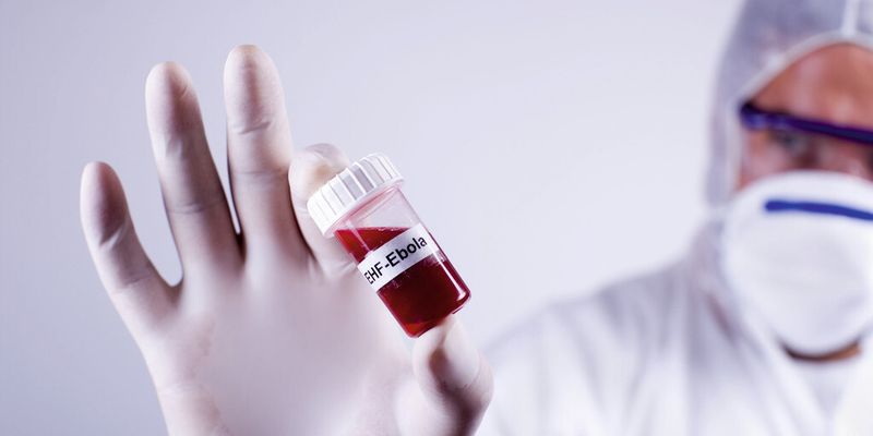 Abb. 1: Mit Ebolaviren kontaminierte Proben und Abfälle stellen besondere Anforderungen an ihren Transport und ihre Entsorgung.