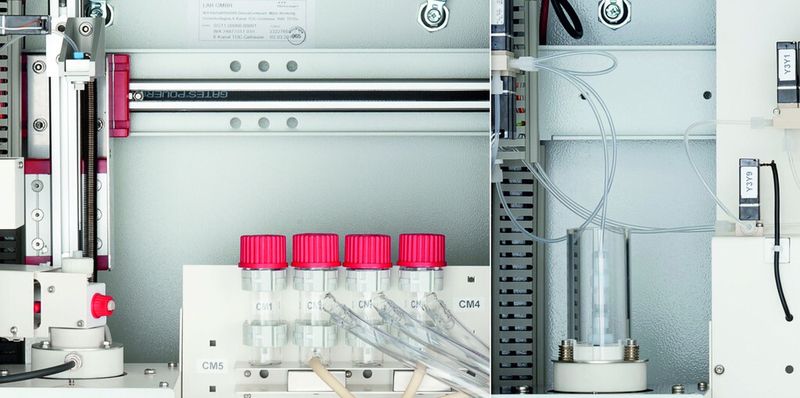Abb. 1: Je nachdem, ob Reinstwasser oder partikelhaltiges Abwasser: LAR bietet passende Injektionssysteme, die optimal auf die Anwendung angepasst sind (li.: ein XY-System, re.: ein Loop-System).
