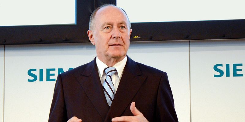 Anton S. Huber, CEO der Siemens-Division Industry Automationvertritt beim Thema Industrie 4.0 teilweise skeptische Positionen. „Wenn ein Großteil der Wertschöpfung eines Unternehmens digital durchgeführt werden soll, dann muss man eben entsprechend in die technische IT investieren.“ so Huber.