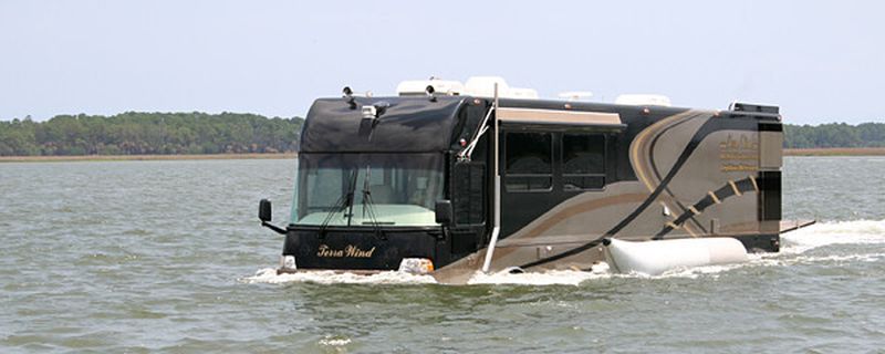 In Amerika darf vieles eine Nummer größer sein – und verrückter. Wieso also nicht ein schwimmendes Wohnmobil konstruieren?
