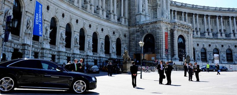 Feudales Ambiente und spannende Gespräche: Beim Wiener Motorensymposium treffen sich einmal im Jahr die führenden Motorenentwickler und Wissenschaftler, um Trends und Technik zu diskutieren.