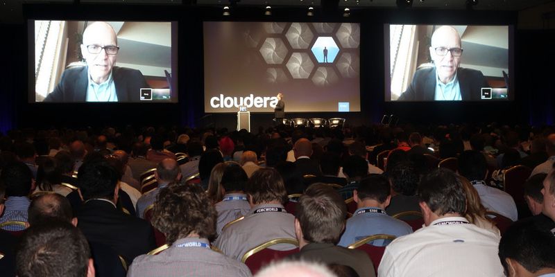 Aus dem Silicon Valley zugeschaltet: Doug Cutting, Chief Architect von Cloudera, erläutert zahlreichen Besuchern der EMC World 2015 in Las Vegas seine Sicht von Big Data.