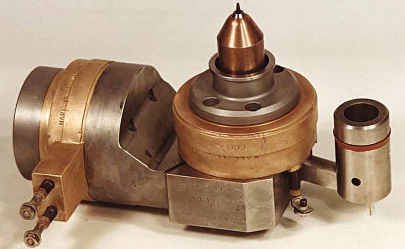 1965 copper alloy system: First embedded heater surrounding the melt channel revolutionises temperature uniformity for unmatched part quality.