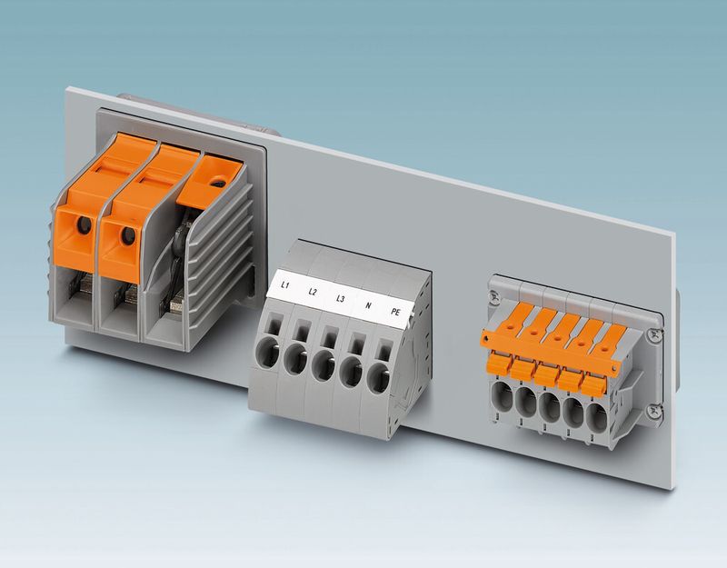 Durchführungsklemme: Varianten der Hochstrom-Durchführungsklemme: mit T-LOX-Anschlusstechnik für Leiter bis 95 mm² (TW-Serie, links), Leiterabgang und Bedienung aus einer Richtung (PWO-Serie, Mitte) sowie intuitiver Push-Lock Hebelanschluss (PLW-Serie, rechts)