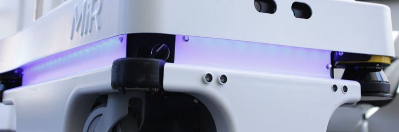 Der mobille Roboter hat eine Ladefläche von 600 mm x 800 mm und eine maximale Tragkraft von 100 kg.