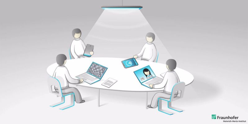 Bei der optischen Freistrahlkommunikation kommen Datensignale direkt aus der Deckenlampe. Als Rückkanal kann beispielsweise eine Infrarotverbindung dienen.