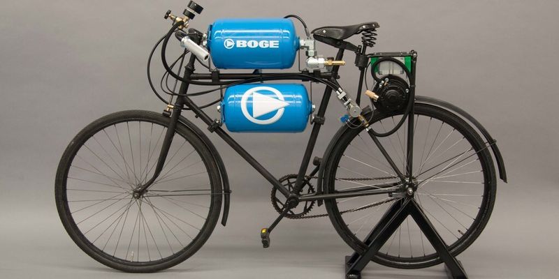 Keine heiße Luft: Das pressluftbetriebene Airbike der Firma Boge fährt bis zu 37 km/h schnell.