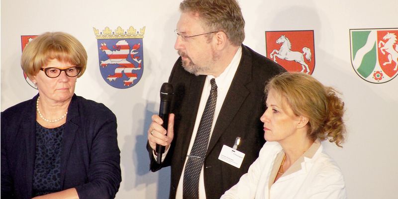 Andreas Statzkowski diskutiert mit Cornelia Rogall-Grothe und Heike Raab die Aufgaben des IT-Planungsrats