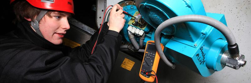 Service auch vor Ort: Das produktspezifische Angebot beinhaltet weitaus mehr als ein effizientes Ersatzteilmanagement. Im Bedarfsfall helfen Ingenieure von SSB Wind Systems bei der produktspezifischen Fehlersuche vor Ort in der Anlage.