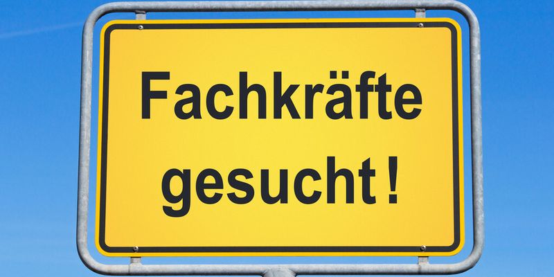 Im April 2015 wurden im Vergleich zum Vormonat acht Prozent weniger Stellenausschreibungen für IT-Mitarbeiter veröffentlicht.