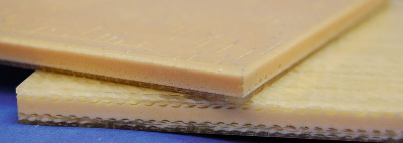 Bild 1: Unter Anwendung syntaktischer Schaumsysteme arbeitet das IKV an einem einstufigen Prozess zur integrierten Herstellung von Schaumkernen mit endlosfaserverstärkten Deckschichten.