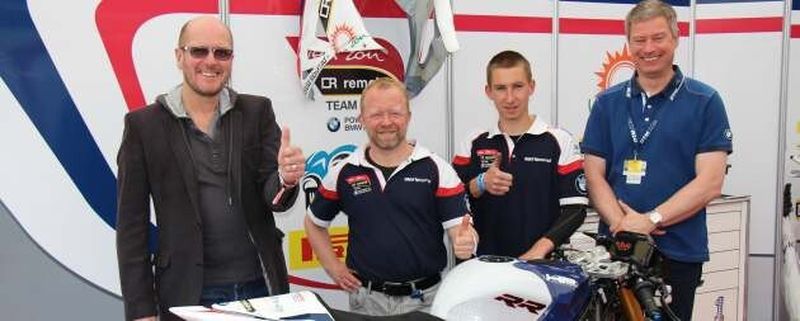 Nachwuchsförderung im Rennstall (v.li.): Frank Döring, Werner Daemen, Fabian Kraft und Henning Putzke.