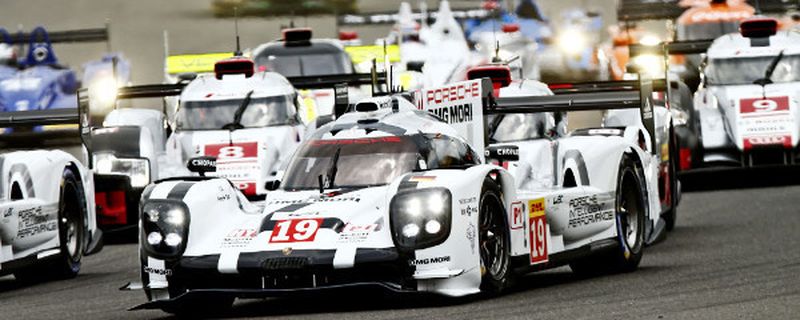 Acht Werkswagen von Audi, Porsche und Toyota sind auf Sieg gesetzt. Dazu kommt Nissan mit drei weiteren LMP1, die aber aufgrund elementaren Entwicklungsrückstands Le Mans als Test für das Gesamtfahrzeug ansehen.