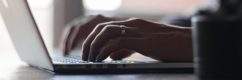 Immer mehr Menschen vernetzen sich in Online-Communities, um sich zu Produkten, Dienstleistungen oder Fachthemen auszutauschen. Das können Unternehmen nutzen, indem sie eigene Communities schaffen.