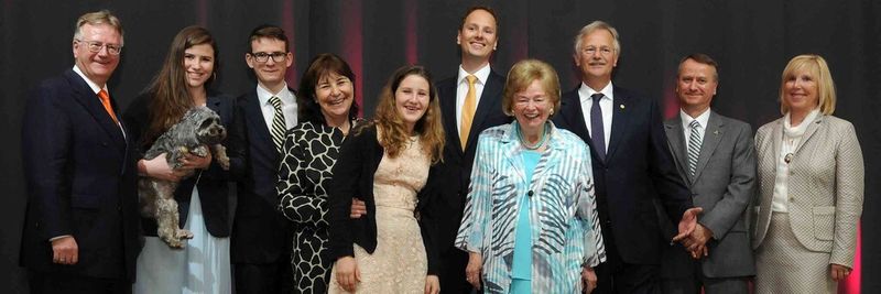 Firmengründerin Ursula Ida Lapp mit ihrer Familie im Ursula-Ida-Lapp-Saal im Bürgerzentrum Möhringen.