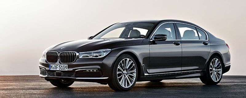 BMW stellt die sechste Generation seines Flaggschiffs vor. Der neue 7er soll sich mit geschärftem Design und einer Technik-Orgie an die Spitze des Segments katapultieren.