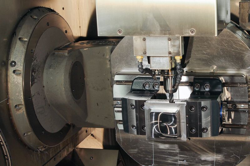 Centron 125-300 auf einer Hermle C30, Fr+ñsen der seitlichen Nut