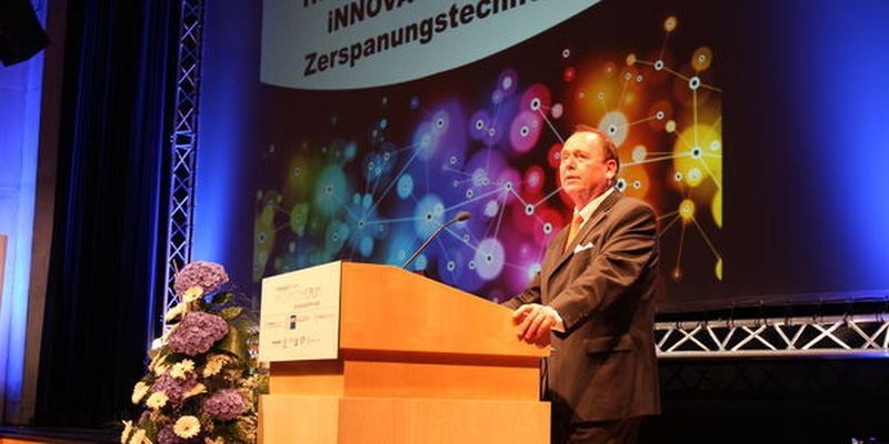 „Industrie 4.0 ist nicht mehr nur ein Schlagwort, sondern eine Herausforderung für die Hersteller medizintechnischer Produkte“, Dieter Teufel, Präsident der IHK Schwarzwald-Baar-Heuberg.