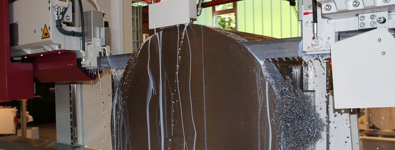 Die Hausausstellung bei Behringer hat gezeigt: Sägen ist mehr als Teile abzuschneiden! Mit welcher Technik könnte man sonst solche Stahl-Vollprofile präzise in handlichere Scheiben oder Rohre in Ringe verwandeln? Das klappt mit fast allen Materialien hoch präzise und mit relativ wenig Materialverlust. Automation und Industrie 4.0 sowie die passende Steuerungstechnik dazu gehörten zu den Highlights der Ausstellung.