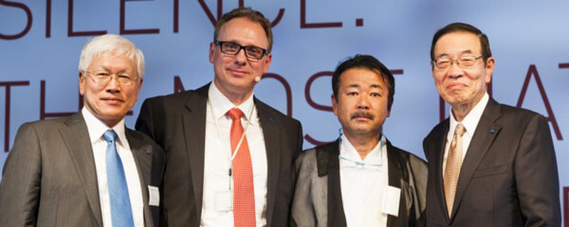 Tetsu Matsui, COO von von Sumitomo Riko, Olaf Hahn, CEO der Anvis Group, der zur Weihe des Shinto-Schreins angereiste Priester Hayashi und Yoshiaki Nishimura, CEO der Sumitomo Riko Company waren die wichtigsten Protagonisten der Eröffnungsfeier.