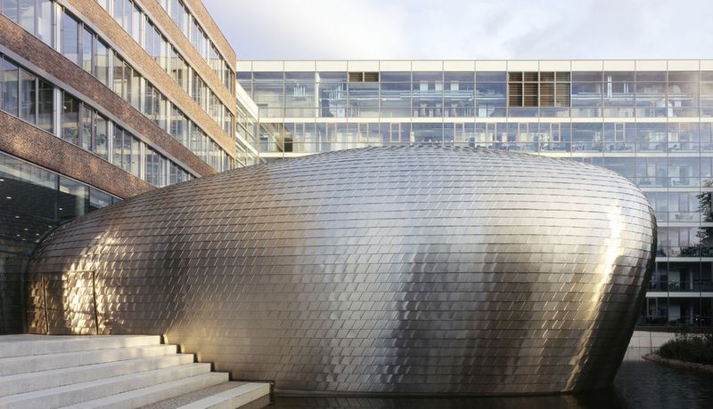 Beiersdorf Shared Services (BSS) ist eine hundertprozentige Tochtergesellschaft der Beiersdorf AG, heir eine Aufnahme des Research Center, und zuständig für die Server-Virtualisierung, ein Meilenstein auf dem Weg zum Software Defined Datacenter.