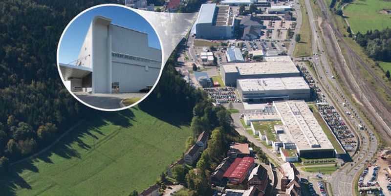 Die Innovation Factory fügt sich in südwestlicher Richtung an die 2001 eröffnete Benchmark Factory und das Multifunktionsgebäude Bau 71 an.
