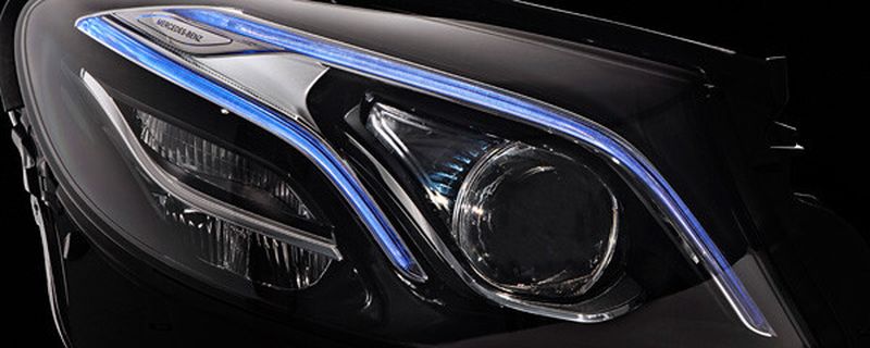 Erste offizielle Bilder der neuen E-Klasse zeigt Mercedes-Benz erst Anfang Dezember. Neue Assistenz- und Sicherheitssysteme der Limousine stellte der OEM aber schon vorab vor: auf dem TecDay „Intelligence & Safety“.