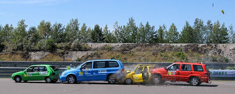 Die Sachverständigen-Organisation Dekra hat ihren ersten Safety Day veranstaltet. Im Mittelpunkt im Automobil Test Center am Lausitzring standen dabei Tests aktueller Fahrerassistenzsysteme.