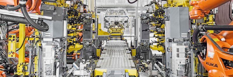 Hat das klassische Fließband in einer digitalen Automobilproduktion noch bestand? Zumindest wird es sehr schwer, etwas Effizienteres zu finden.