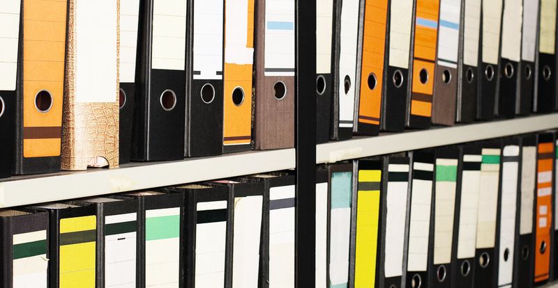 Regale voller Akten – die Gerolsteiner Gemeinde wollte das nicht mehr