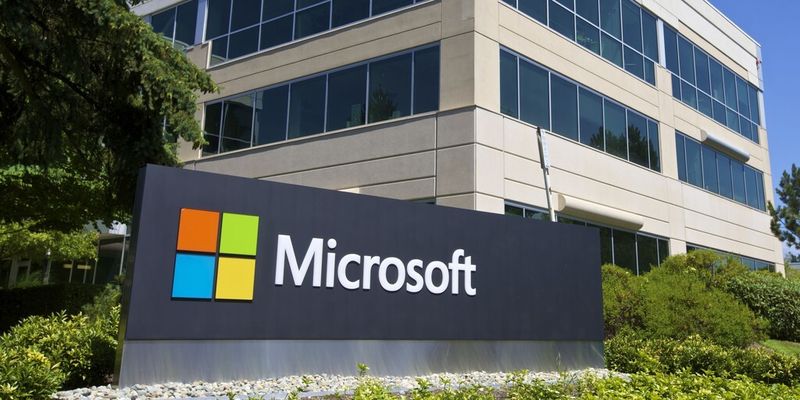 Micrsoft erlitt, vorrangig bedingt durch die Abschreibung auf Nokia, einen Umsatzverlust in Höhe von 3,2 Milliarden US-Dollar.