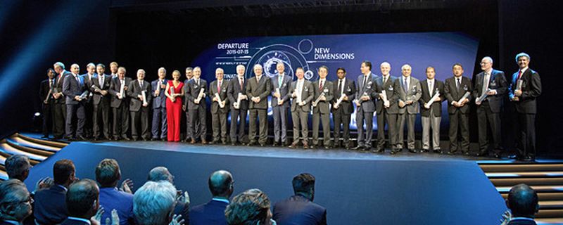 Der Volkswagen Konzern hat bereits zum 13. Mal seine 26 besten Lieferanten für ihre unternehmerische Gesamtleistung mit dem „Volkswagen Group Award 2015" geehrt.