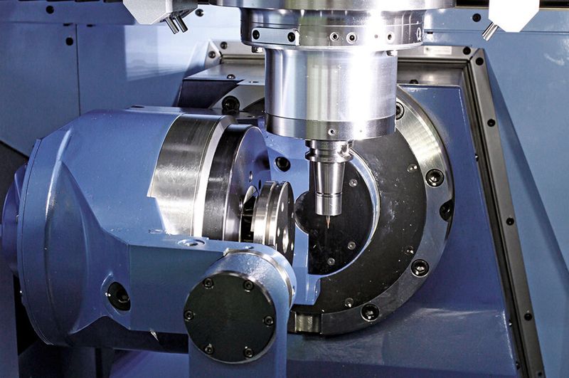 Der Schwenktisch der Matsuura LX-160 ist in der B-Achse ±125 Grad schwenkbar und bietet dadurch eine bessere Zugänglichkeit für die Bearbeitung.