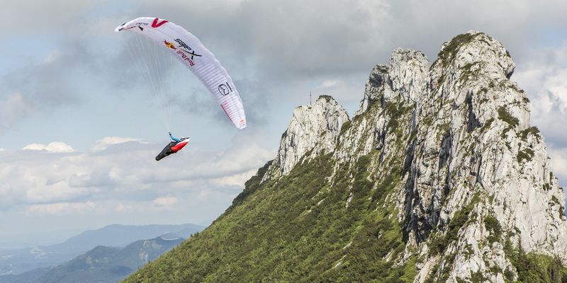 Alpenüberquerung per Gleitschirm und zu Fuß – eine extreme Herausforderung für Mensch und Material.