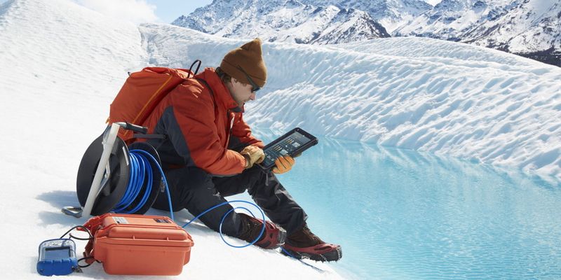 Das Latitude 12 Rugged Tablet ist für extreme Umweltbedingungen konzipiert. Das Windows-Gerät arbeitet auch bei minus 29 Grad Celsius, der Touchscreen kann mit Handschuhen bedient werden.