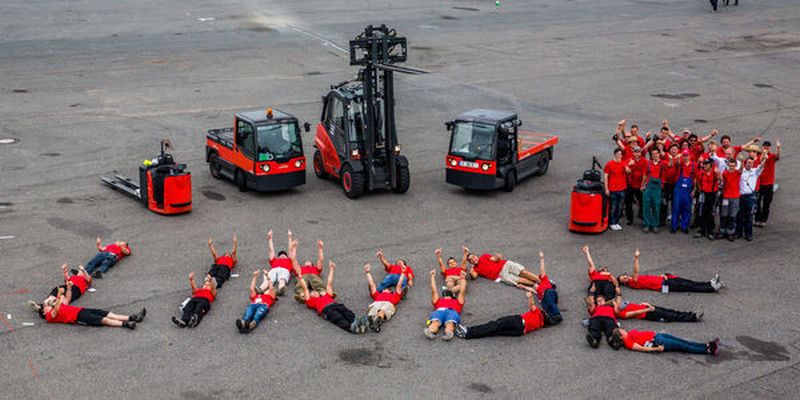 Ein Gruß des ehrenamtlichen Logistik-Teams der Formula Student Germany an Linde Material Handling im vergangenen Jahr.