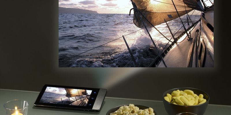 Das Projectorpad P70 vereint ein Android-Tablet sowie einen Mini-Beamer und ist ab sofort für rund 370 Euro (UVP) erhältlich.