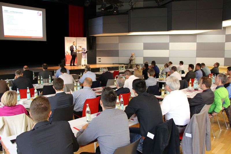 Oberflächenexperten aus ganz Deutschland nutzten den Austausch beim TreffpunktKunststoff 2015 in Bayreuth.
